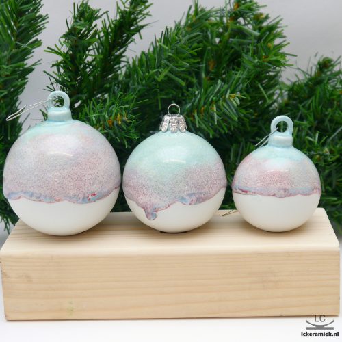 Porseleinen kerstballen rond wit-paars