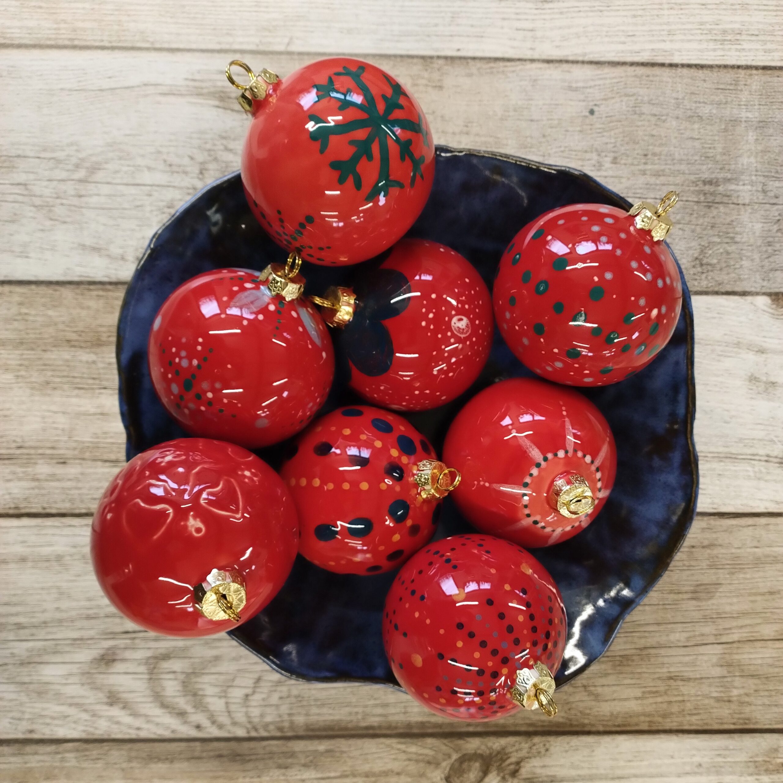 workshop keramische kerstballen versieren