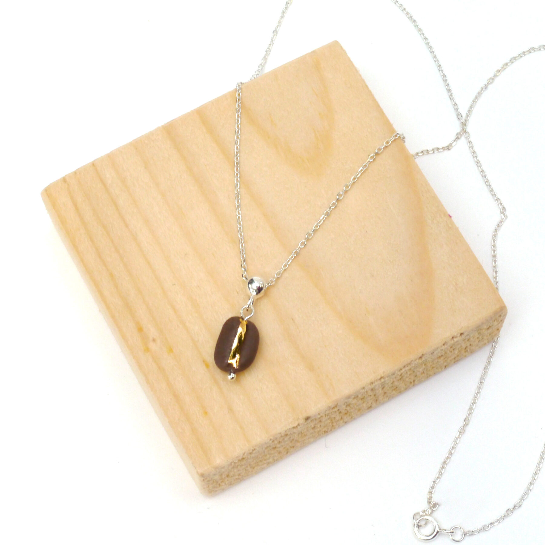 Ketting met porseleinen Koffieboon met echt goud (glanzend) & sterling zilveren ketting 45cm